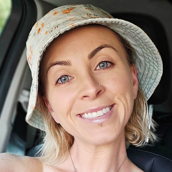 Meet your Posher - Picture 1 of 3